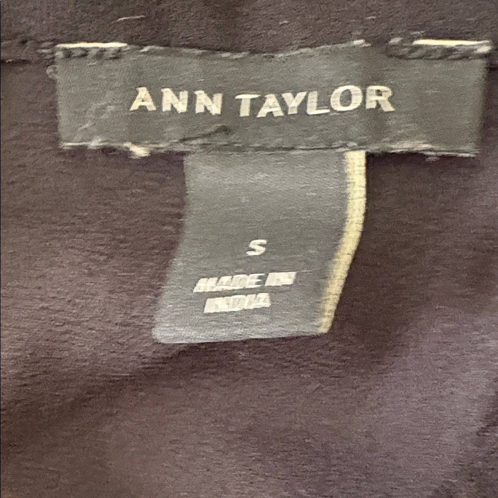 Ann Taylor Black Blouse Size S Gold Studs Front & Sleeves Tie Cuff Keyhole Back - Picture 3 of 13